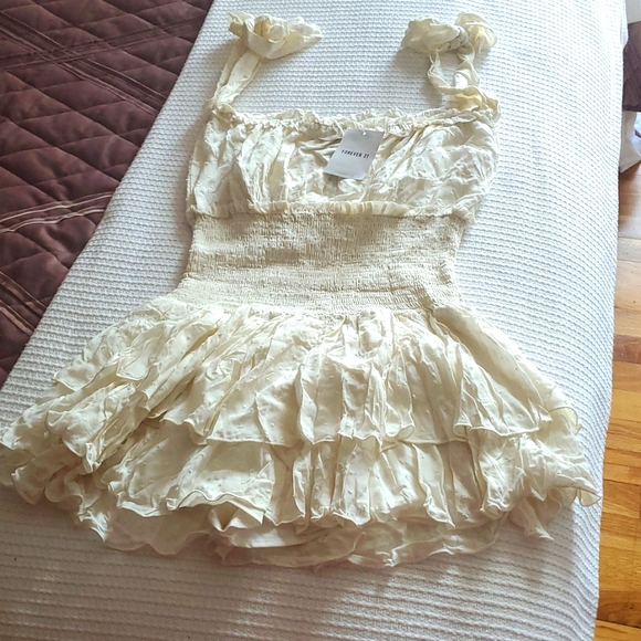 Forever 21 Cream Ruffle Jumpsuit/romper/shorts Under - Picture 5 of 7